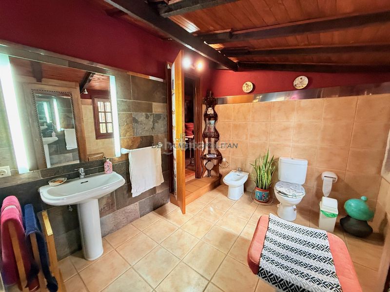 Foto e6e1125a-b6d1-4aaf-a5d5-4ff0a9d037cc. Masia amb aparcament a Vilaflor