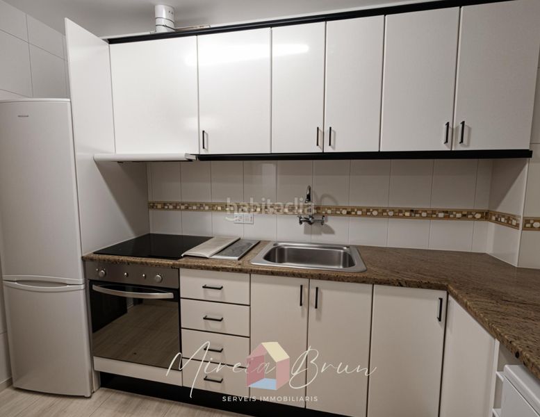 Foto 4a942264-16c4-453c-875b-08f47f248f84. Miete etagenwohnung mit heizung in Centre Vic