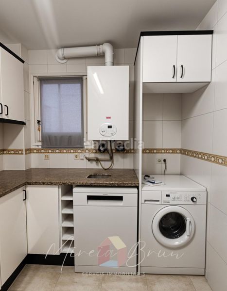 Foto 51736217-33d4-4ffa-896e-6ea48ec1c24a. Miete etagenwohnung mit heizung in Centre Vic