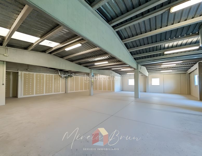 Foto f6692552-8232-4318-9333-7bd94b8ced92. Miete büro mit heizung parking in Centelles
