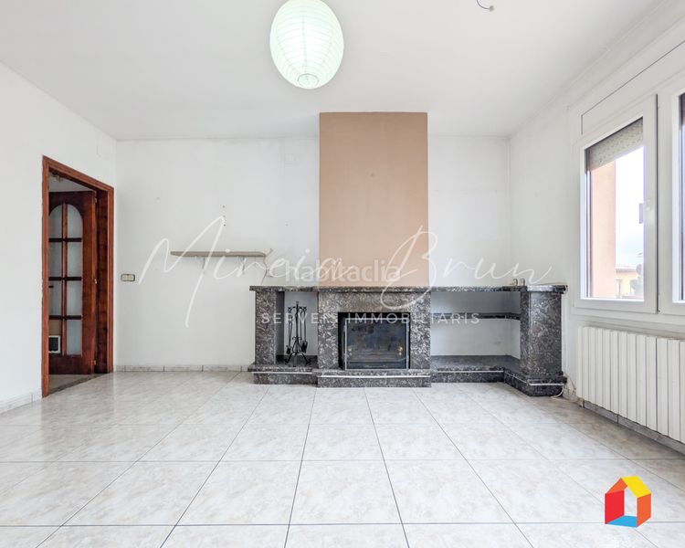 Foto 0314b536-d031-4027-8ce3-5daead5cd6bb. Casa adossada amb calefacció aparcament a Tona