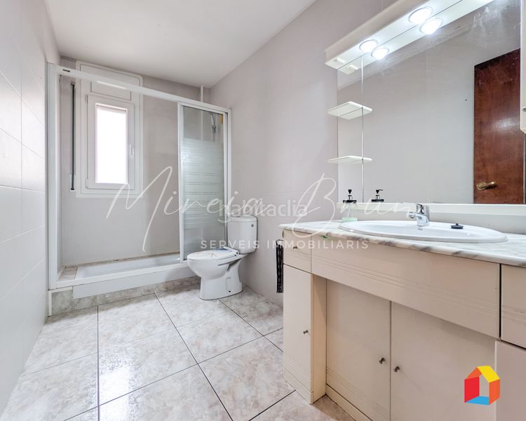 Foto 4b1fe31f-9290-4884-a72e-cfb9b67ea611. Casa adossada amb calefacció aparcament a Tona
