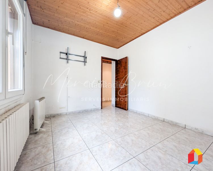 Foto 869688d4-7a4d-404b-bff7-8554e0358878. Casa adossada amb calefacció aparcament a Tona