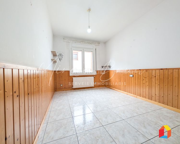 Foto a34edaff-4be0-47c8-8746-a782cc05eb42. Casa adossada amb calefacció aparcament a Tona