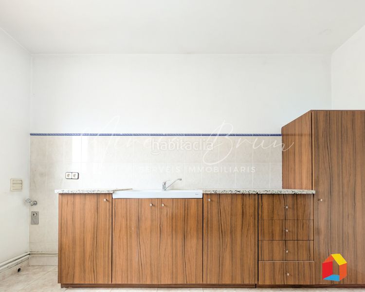 Foto b5a7e4bd-76c6-4fea-80ab-ce1f00489c65. Casa adossada amb calefacció aparcament a Tona