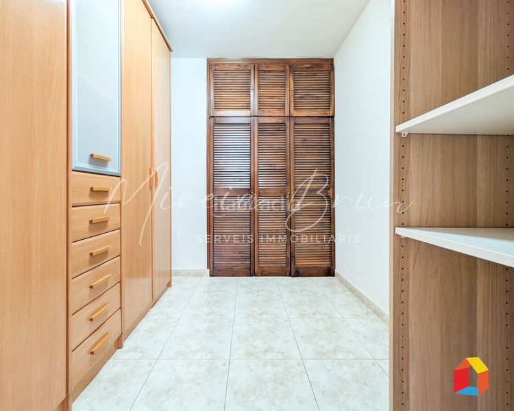 Foto b95f67d9-806c-486e-a69c-681a1ec6ae35. Casa adossada amb calefacció aparcament a Tona