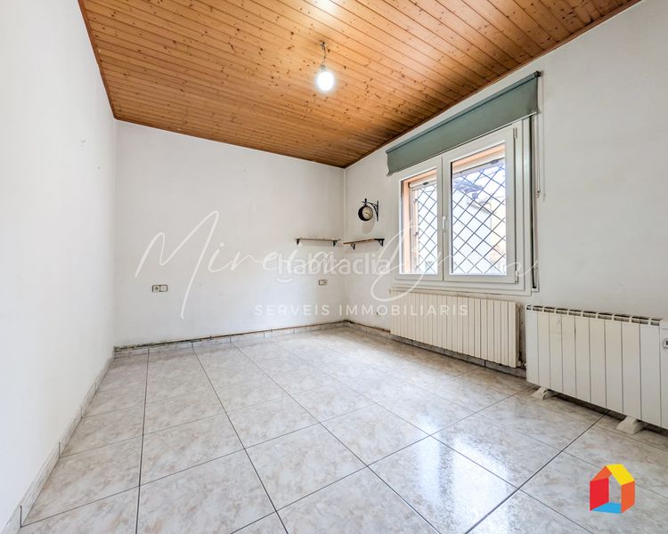 Foto bcef787d-2d0e-4ee5-a9f0-6720f31a3520. Casa adossada amb calefacció aparcament a Tona