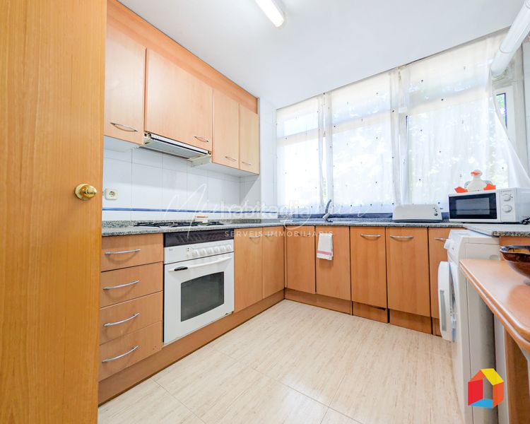 Foto 8516516e-9528-4e56-9941-b2df3641f762. Flat with heating parking in Tona