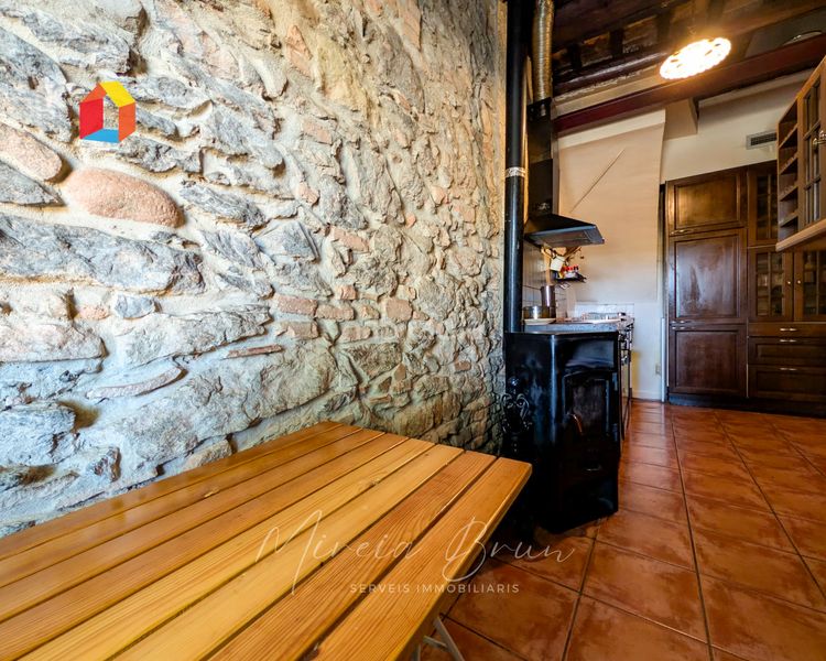 Foto da594b74-e8a1-4250-af39-6134c51610f7. Casa adosada en Seva