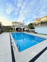 Chalet in Victoria-Les Vil·les-Canyadell. Chalet independiente a 4 vientos en venta en arenys de mar