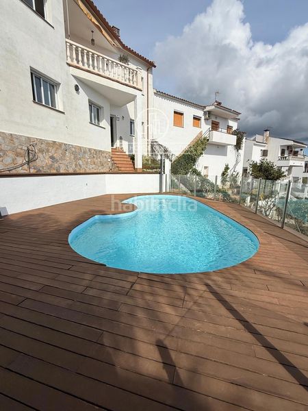 Foto 04a8ed1b-85e8-461e-974c-158c0f2574fc. Casa adossada amb calefacció aparcament piscina a Sant Cebrià de Vallalta