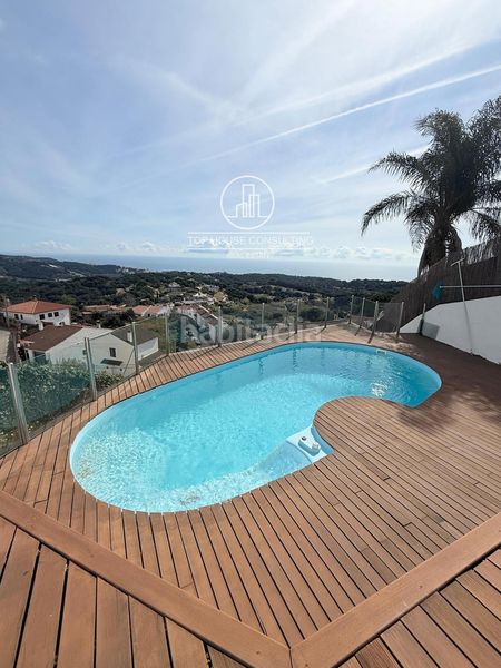Foto 412c819e-7db7-4fce-884b-8f742ba45828. Casa adossada amb calefacció aparcament piscina a Sant Cebrià de Vallalta
