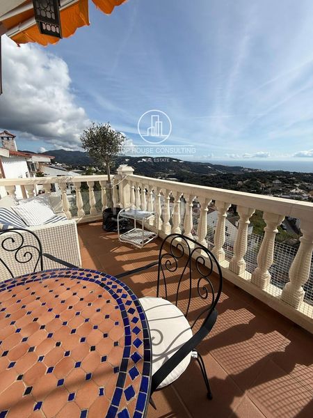 Foto f2a7e6fd-06f2-436d-ac10-a0e327aef260. Casa adossada amb calefacció aparcament piscina a Sant Cebrià de Vallalta