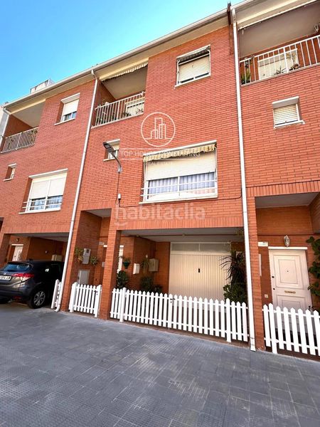 Foto 2016a51b-dc98-4df7-a7a1-c107ae47a37f. Casa adossada amb calefacció aparcament a Zona alta Arenys de Mar