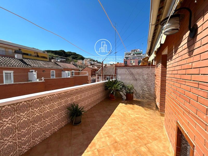 Foto 64f8213a-736b-4def-a254-ebd3528eda28. Casa adossada amb calefacció aparcament a Zona alta Arenys de Mar