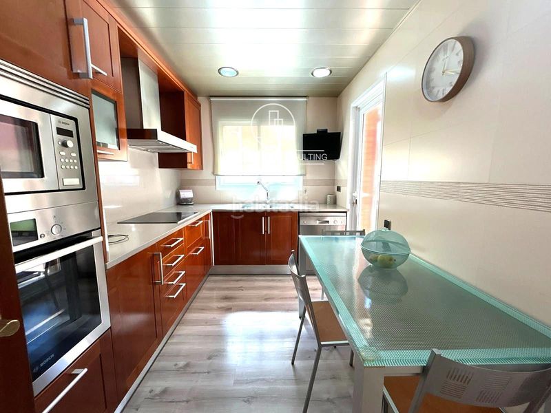 Foto fd66c215-301e-40d7-9739-2ee7e14e8025. Casa adossada amb calefacció aparcament a Zona alta Arenys de Mar