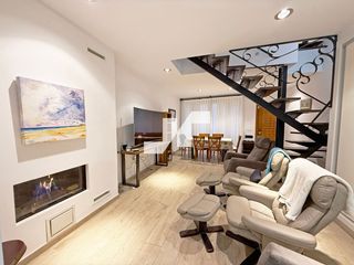 Maison  Mealla. Casa de tres plantas reformada con patio en castellón