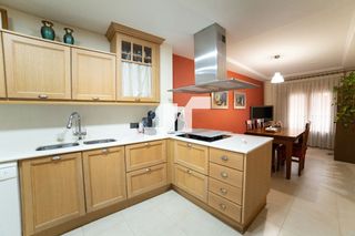 Casa  Guzm�n el bueno. Casa con ascensor y garaje en vall duix�