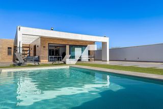 Xalet  Puig campana. Chalet amplio, moderno y con piscina en madrigal