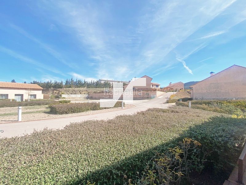 Foto 31ac2ea0-7d87-446e-8c21-46e09767c442. Edifici a Orea
