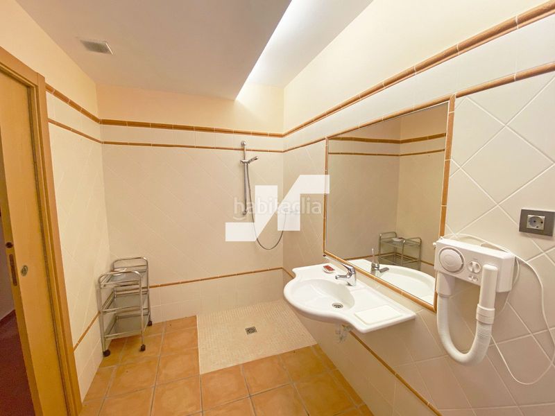 Foto 7052ff78-a88e-4b0b-ba85-dd5709a9f08d. Edifici a Orea