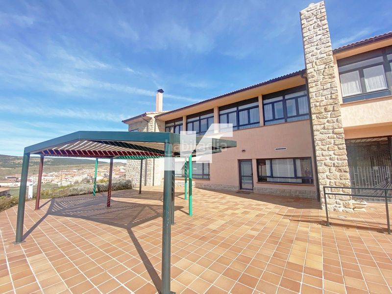 Foto 7297eb1d-faf1-4da8-8ca3-7e9282d56459. Edifici a Orea