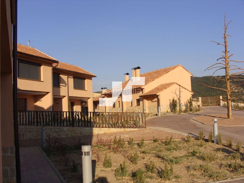 Foto a64bad15-10c5-4cac-aa41-172a494c8695. Edifici a Orea