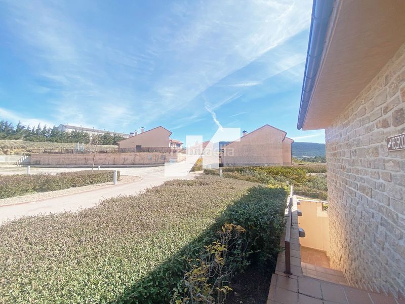 Foto c2637060-e3da-4cf2-8db0-80ae025eb2a2. Edifici a Orea