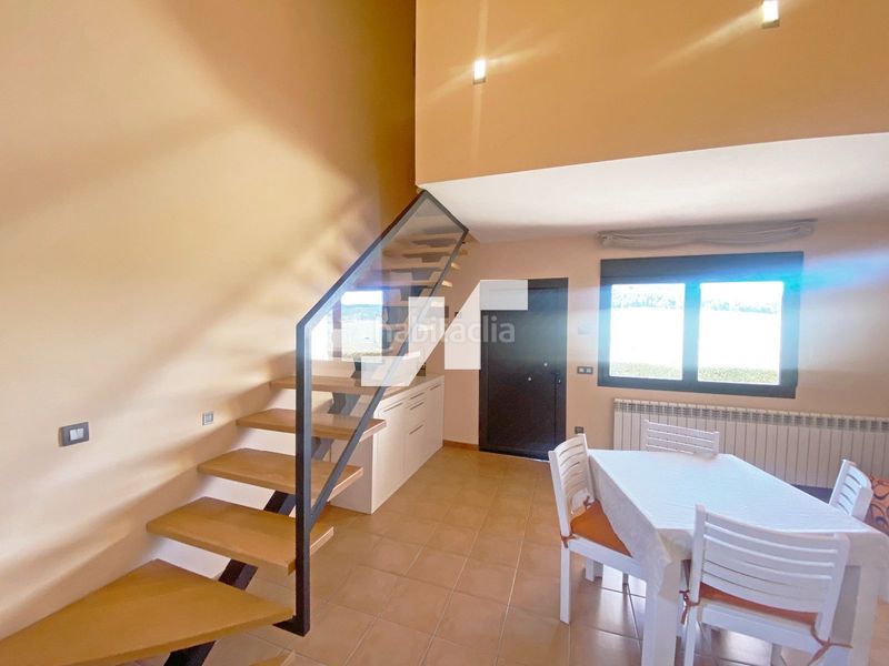 Foto db8e4c3f-ecbe-4d71-b7d0-1efb0c1c3e40. Edifici a Orea