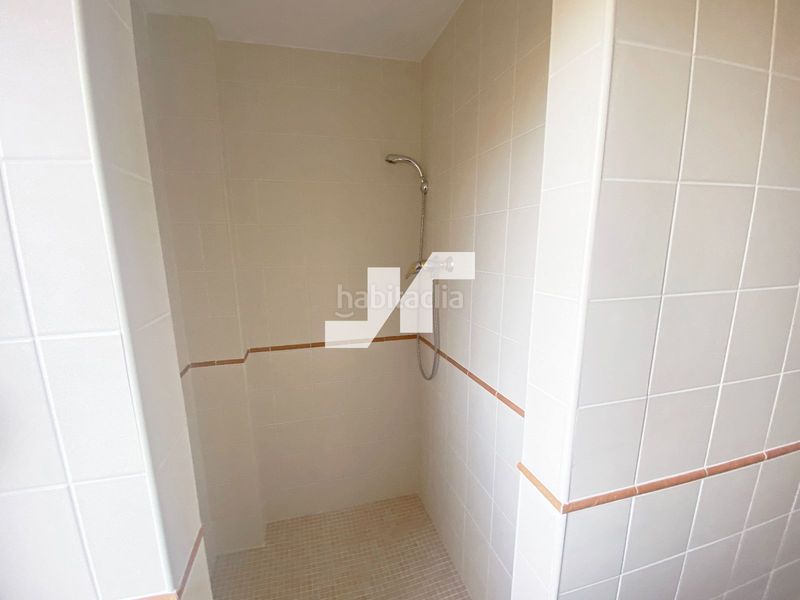Foto f1d39db7-1fe7-4ce6-87af-1d6b5574eb33. Edifici a Orea