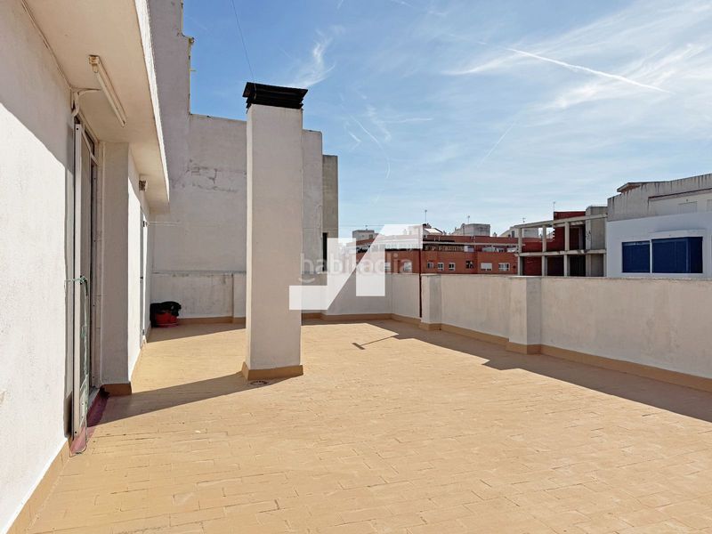 Foto 0382db22-cd73-43d5-966b-4e05fdcab88c. Edifici a Llombai Burriana