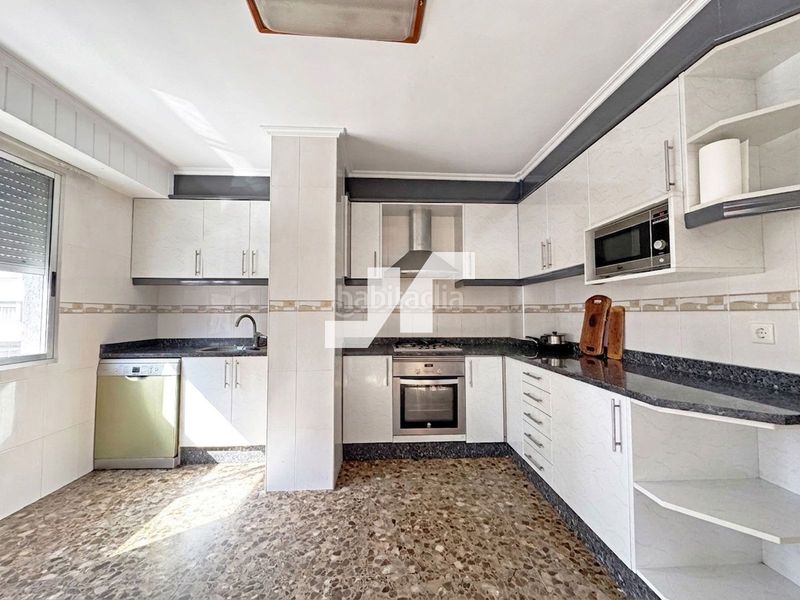 Foto a4b607f5-c248-415d-b479-e8e4791db1e4. Edifici a Llombai Burriana