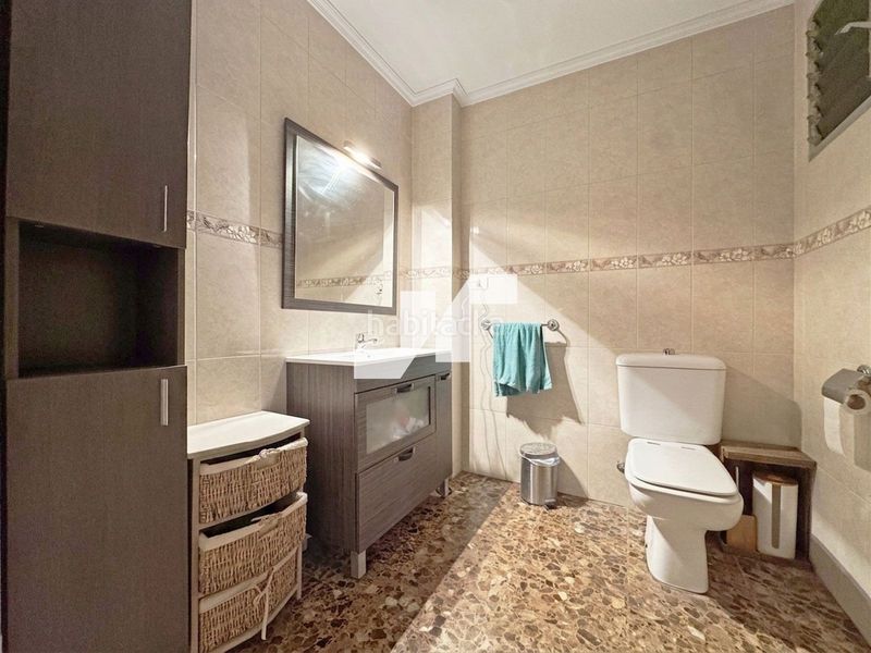 Foto d315c102-c6b9-4898-872d-065d077396be. Edifici a Llombai Burriana