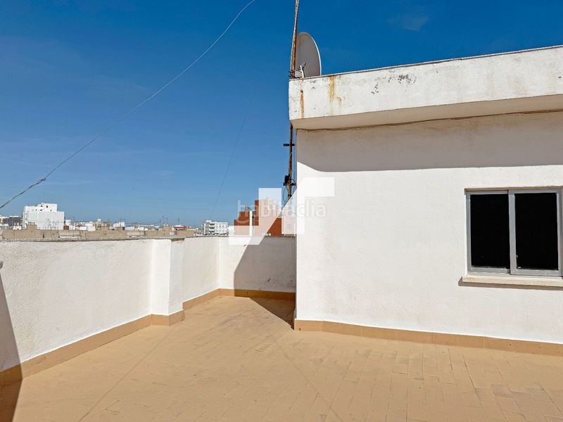 Foto edcdc2d0-d39a-4dc0-933e-07086de1863f. Edifici a Llombai Burriana