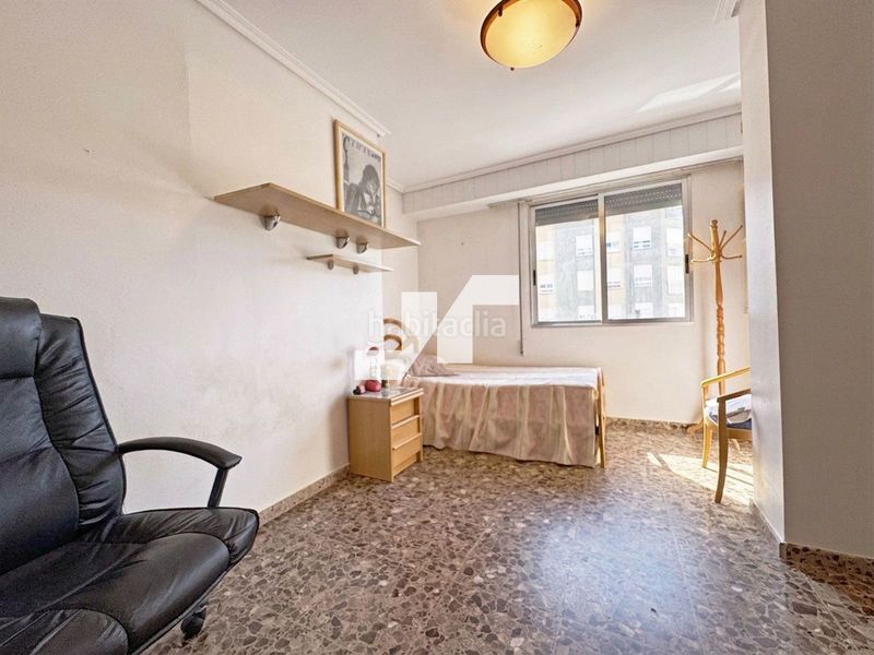 Foto f65a5472-357b-411d-9ae4-4b2439de6211. Edifici a Llombai Burriana