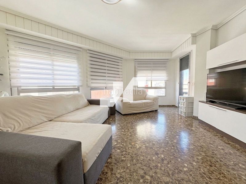 Foto fc94b051-d71f-4d6f-96d2-46df034bc540. Edifici a Llombai Burriana