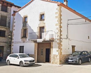 Casa  L hostal. Casa reformada con local en planta baja en vistabella del maestr