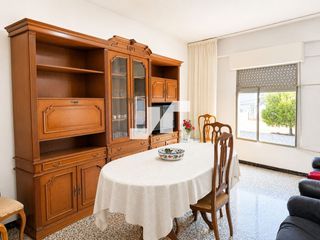 Casa  Nueve de octubre. Casa a reformar con gran terraza en almazora