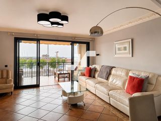 Pis  Mediterrania. Piso con cuatro habitaciones y vistas al mar en burriana