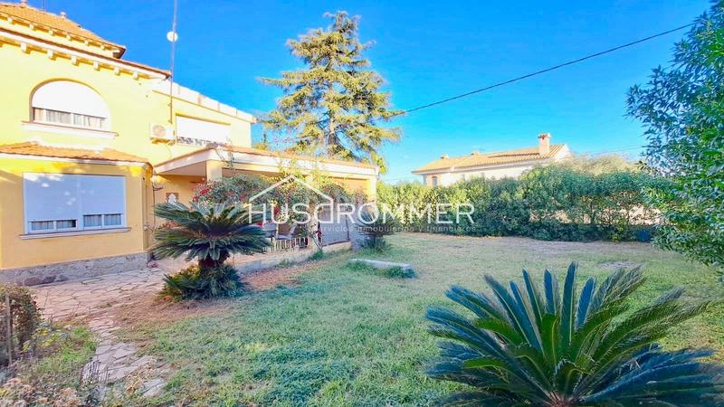 Foto ebcf7acb-8ecb-47b0-bdd5-eea2d26670f6. Chalet with parking in Madrigal Villarreal / Vila - real