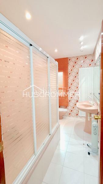 Foto 797679c6-e0c4-4073-86f4-78e762543838. House with parking in Centro Villarreal / Vila - real