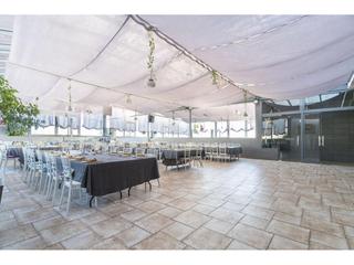 Gebäude  Juan pablo ii. Edificio en venta en este12003
