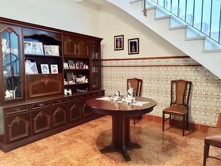 Haus  Colon. Casa de 2 plantas con patio, terraza y múltiples opciones