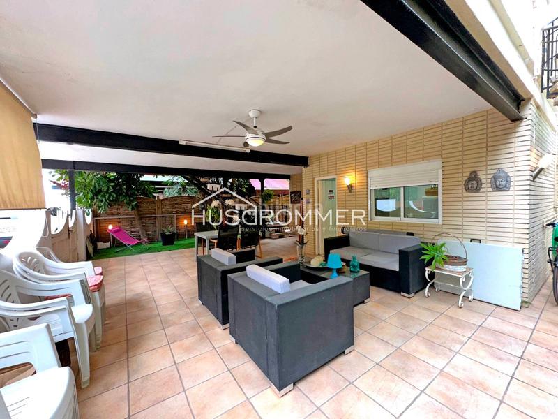 Foto 1b56944b-d6fe-465f-a7ed-0fca3acaa05b. Chalet mit parking in Playa Burriana