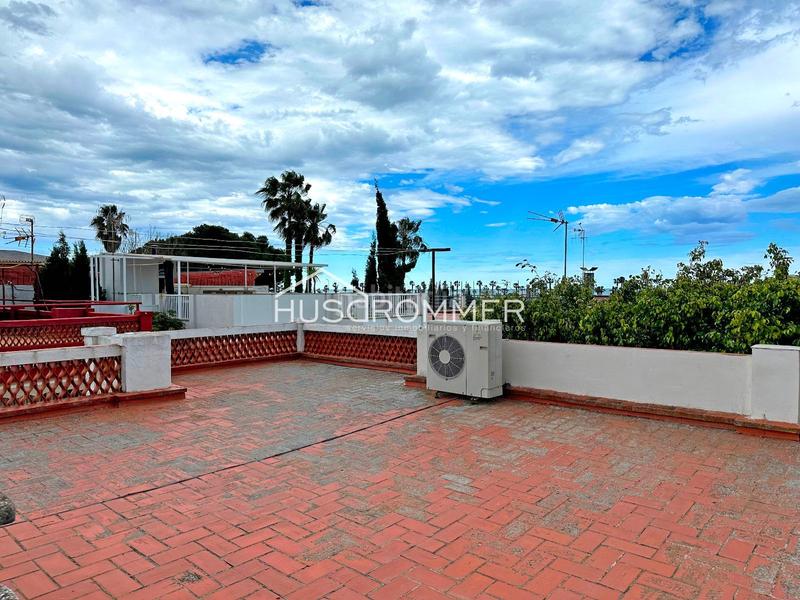 Foto adf7fa92-49d4-4433-b58b-6691d5e18726. Chalet mit parking in Playa Burriana