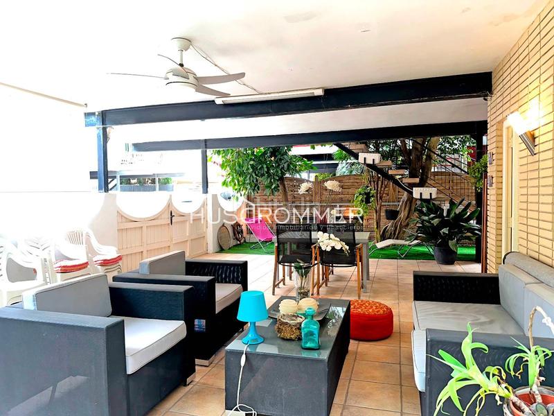 Foto c7e2435c-14e5-468d-b77d-146d69734d34. Chalet mit parking in Playa Burriana