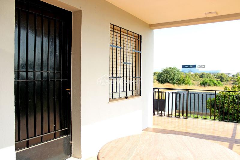 Foto 2a4a7abc-7379-4f85-b26f-74234d79a0de. Chalet  con jardín, piscina y barbacoa en vilareal en Villarreal / Vila - real