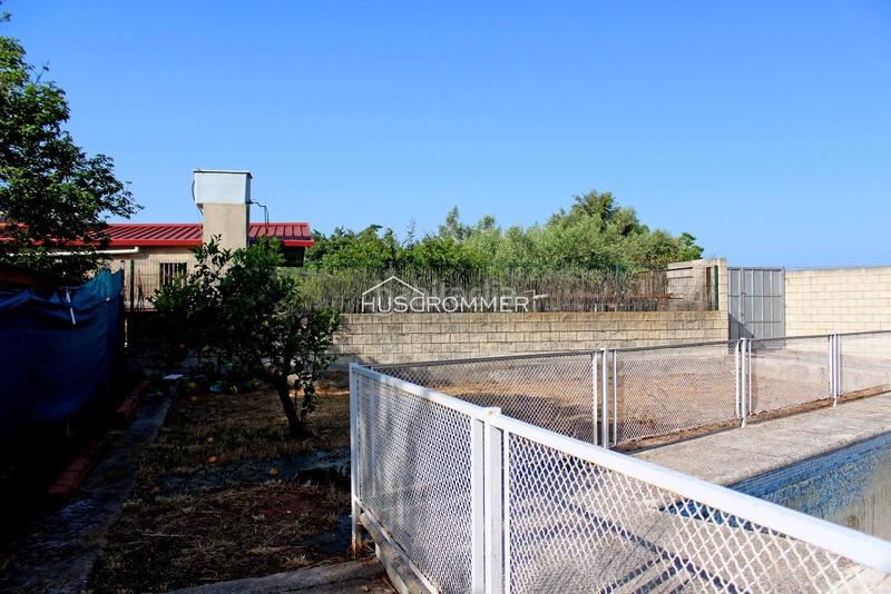 Foto 7469bff3-536c-400a-b40b-7685491591a5. Chalet  con jardín, piscina y barbacoa en vilareal en Villarreal / Vila - real