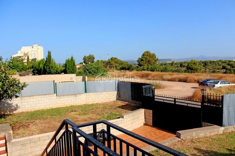 Foto d70eef08-04b0-4ddf-8d8a-bb45fcb81b94. Chalet  con jardín, piscina y barbacoa en vilareal en Villarreal / Vila - real