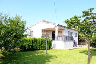 Xalet  Madrigal. Chalet con jardn, piscina y barbacoa en vilareal